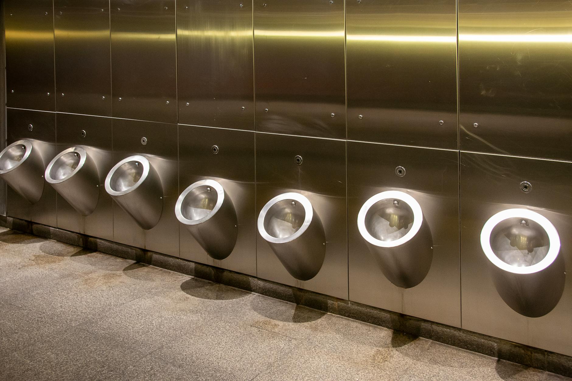 Tukang pasang closet duduk Magetan profesional siap membantu pemasangan toilet.
